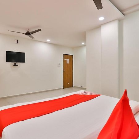 Oyo 16675 Hotel Shri Krishna Inn Surat Esterno foto