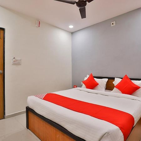 Oyo 16675 Hotel Shri Krishna Inn Surat Esterno foto