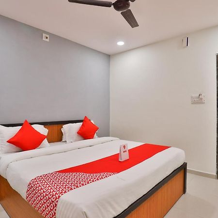 Oyo 16675 Hotel Shri Krishna Inn Surat Esterno foto