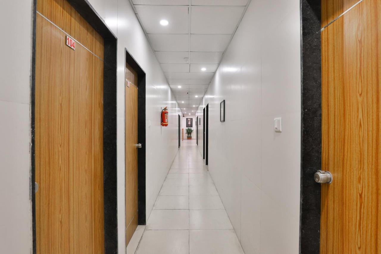 Oyo 16675 Hotel Shri Krishna Inn Surat Esterno foto