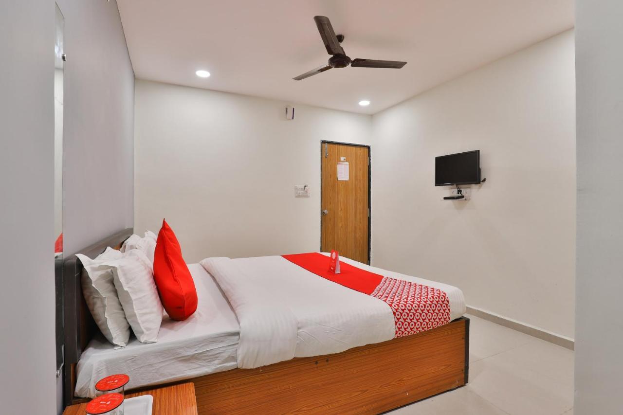 Oyo 16675 Hotel Shri Krishna Inn Surat Esterno foto