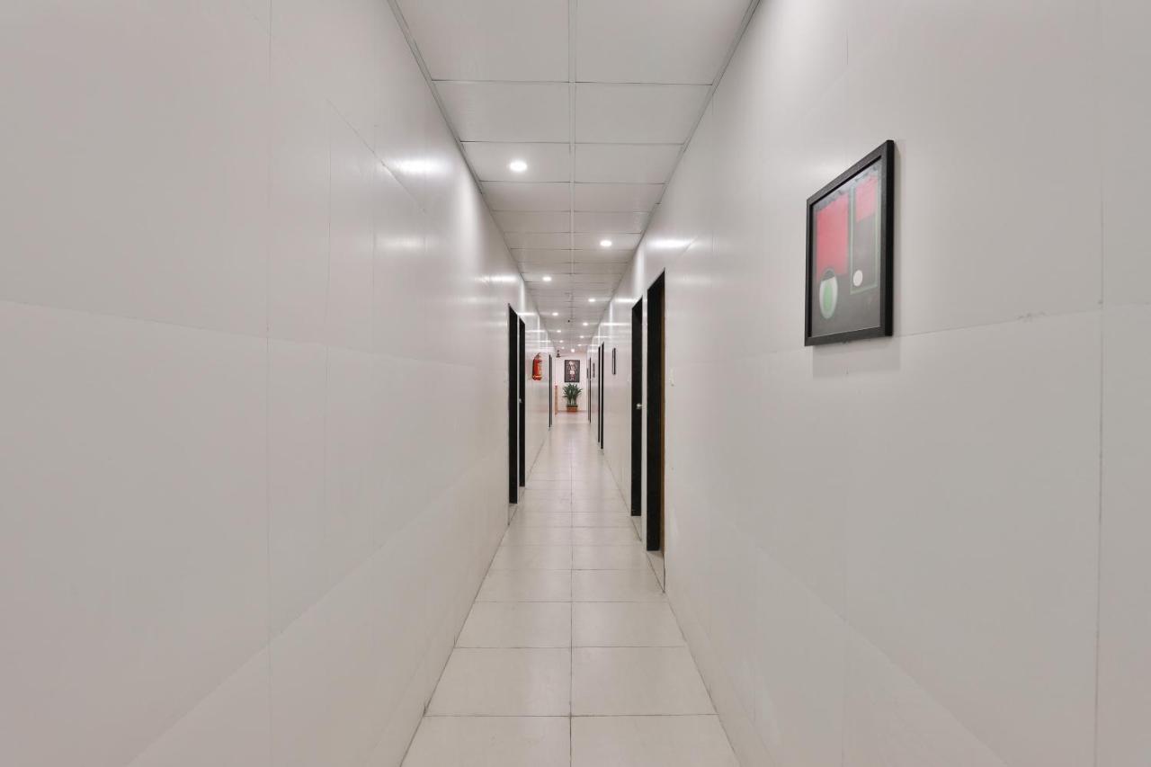 Oyo 16675 Hotel Shri Krishna Inn Surat Esterno foto