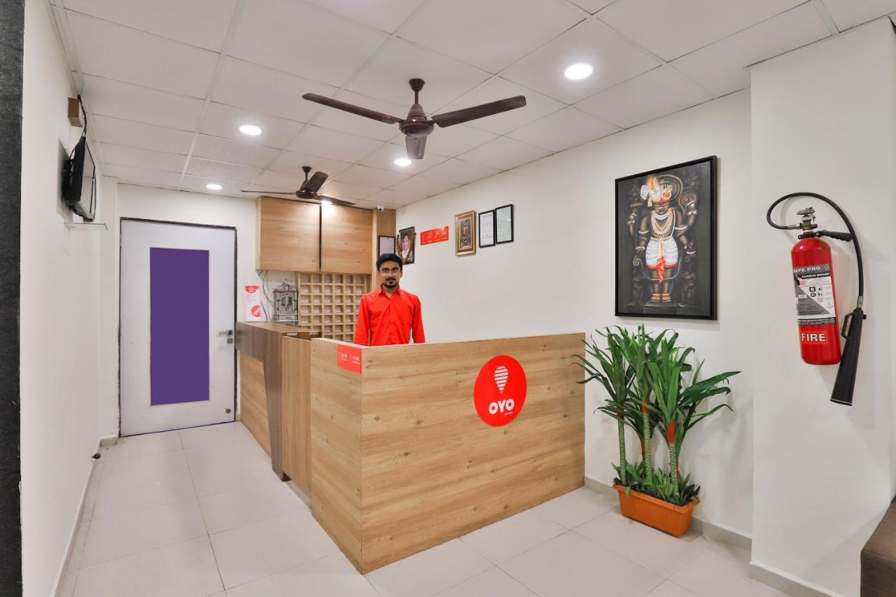 Oyo 16675 Hotel Shri Krishna Inn Surat Esterno foto