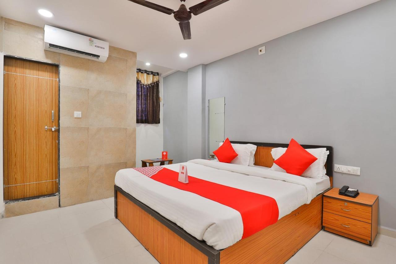 Oyo 16675 Hotel Shri Krishna Inn Surat Esterno foto