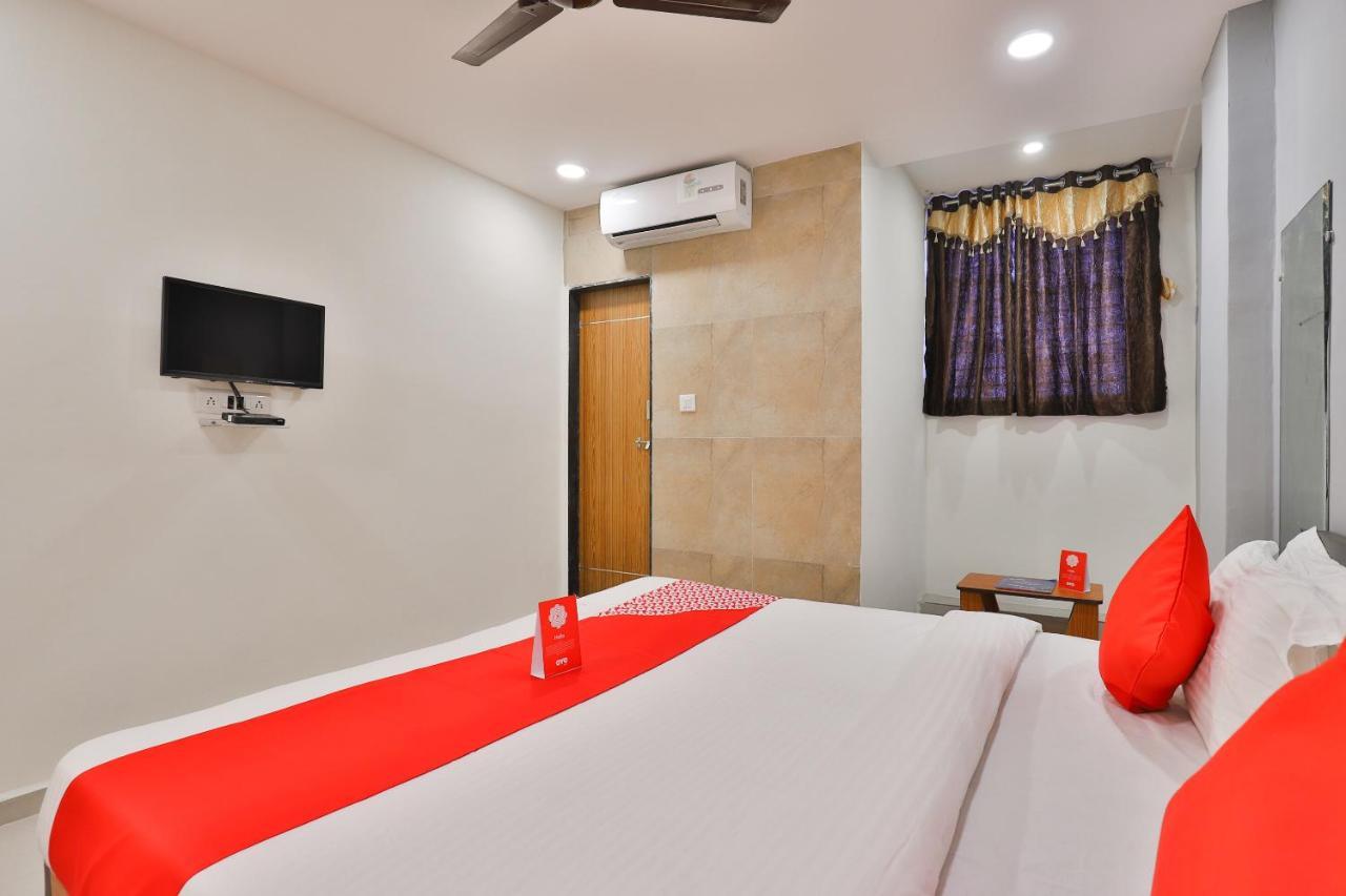 Oyo 16675 Hotel Shri Krishna Inn Surat Esterno foto